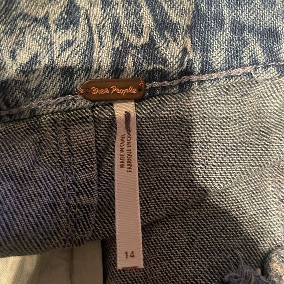 New  People Ray Printed Denim Floral
Sapphire Combo Button Zip Mini
Size 14 - Picture 6 of 6